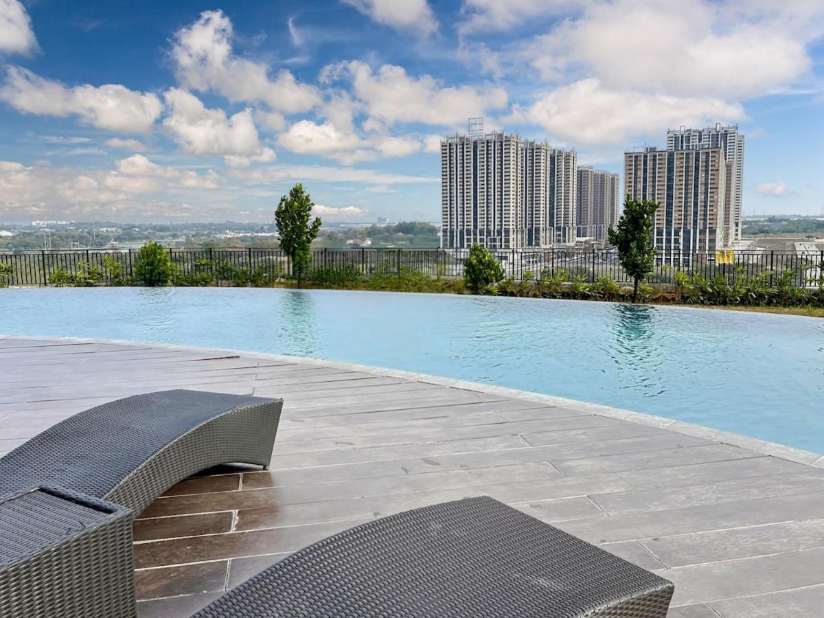 Newly 1br Cikarang With Pool, Gym & Wi-fi By 2ndhome Apartemen *
